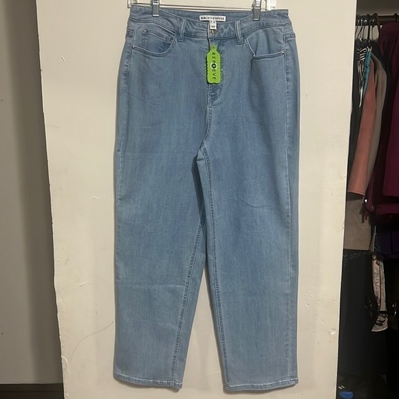 Girl With Curves - Picture 1 of 3